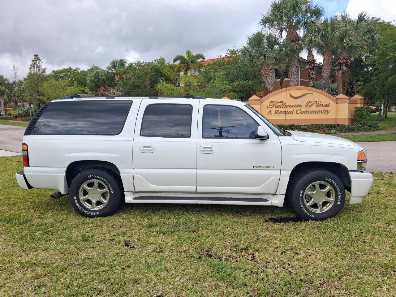 Used 2005 GMC Yukon XL Denali AWD/4WD image 5