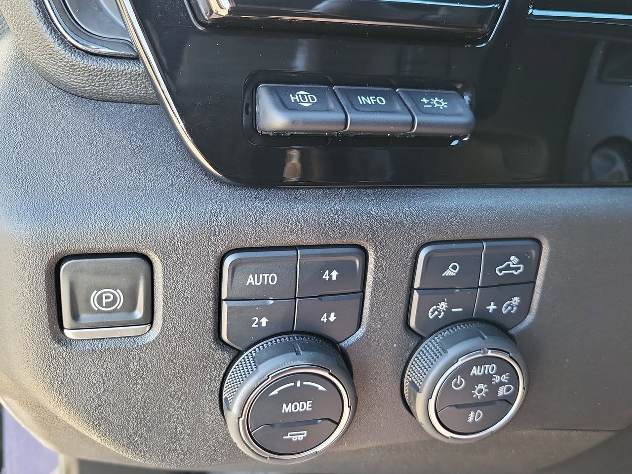 Used 2023 Chevrolet Silverado 1500 ZR2 w/ Technology Package image 21