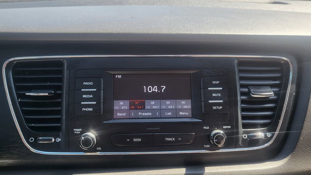 Used 2018 Kia Sedona L image 32