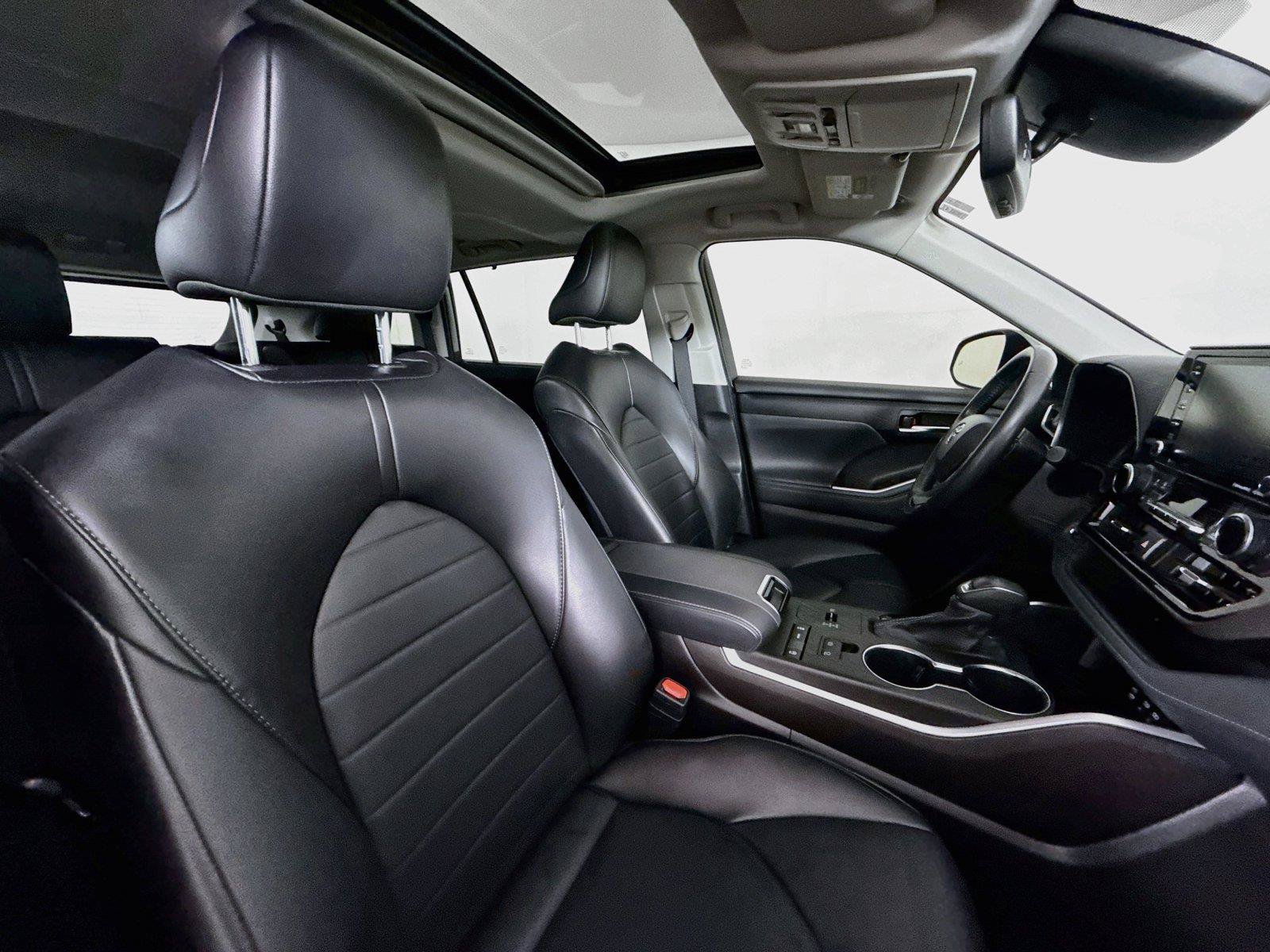 Used 2022 Toyota Highlander XLE FWD image 43