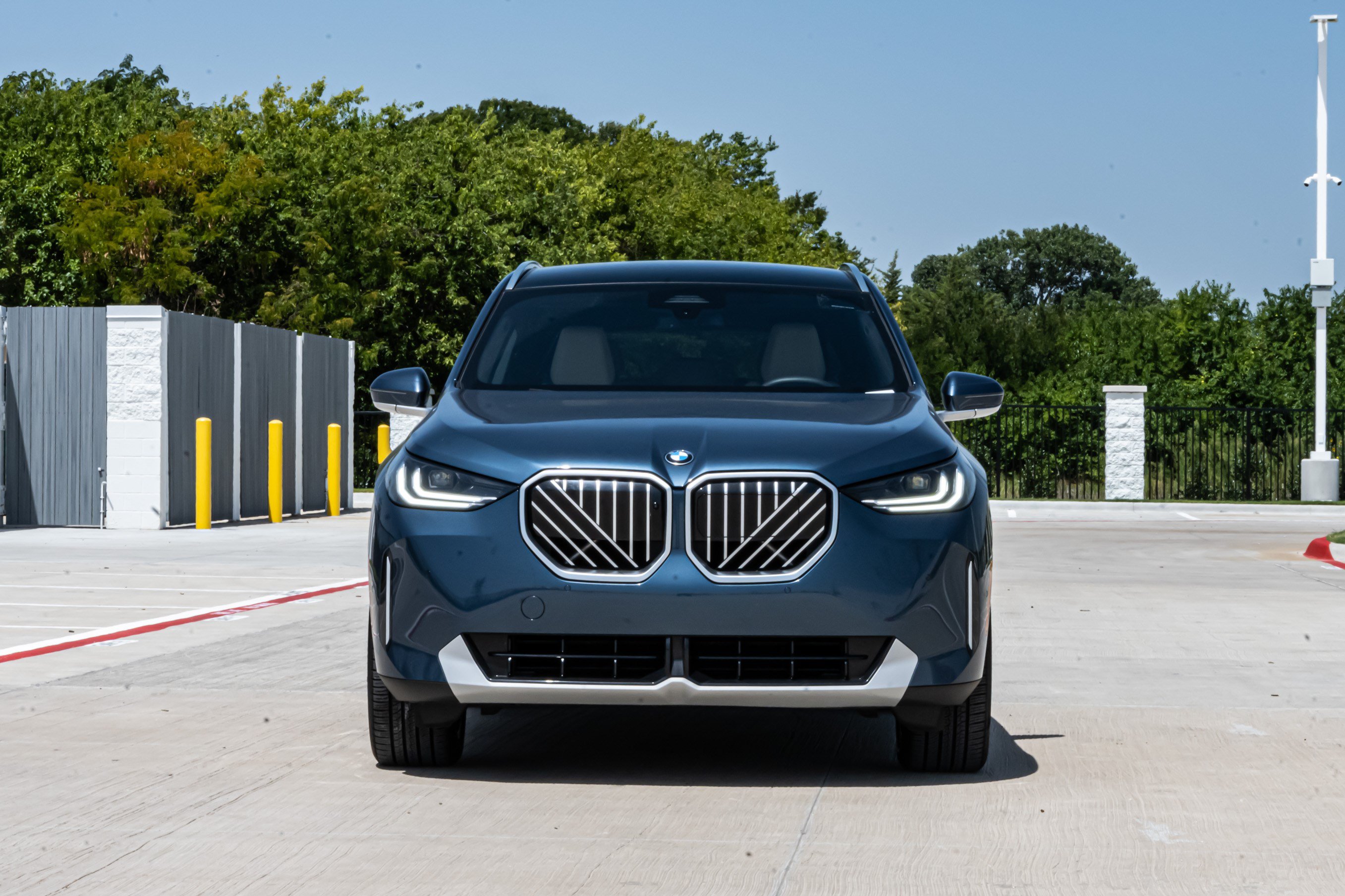 Used 2025 BMW X3 xDrive30i AWD/4WD image 2
