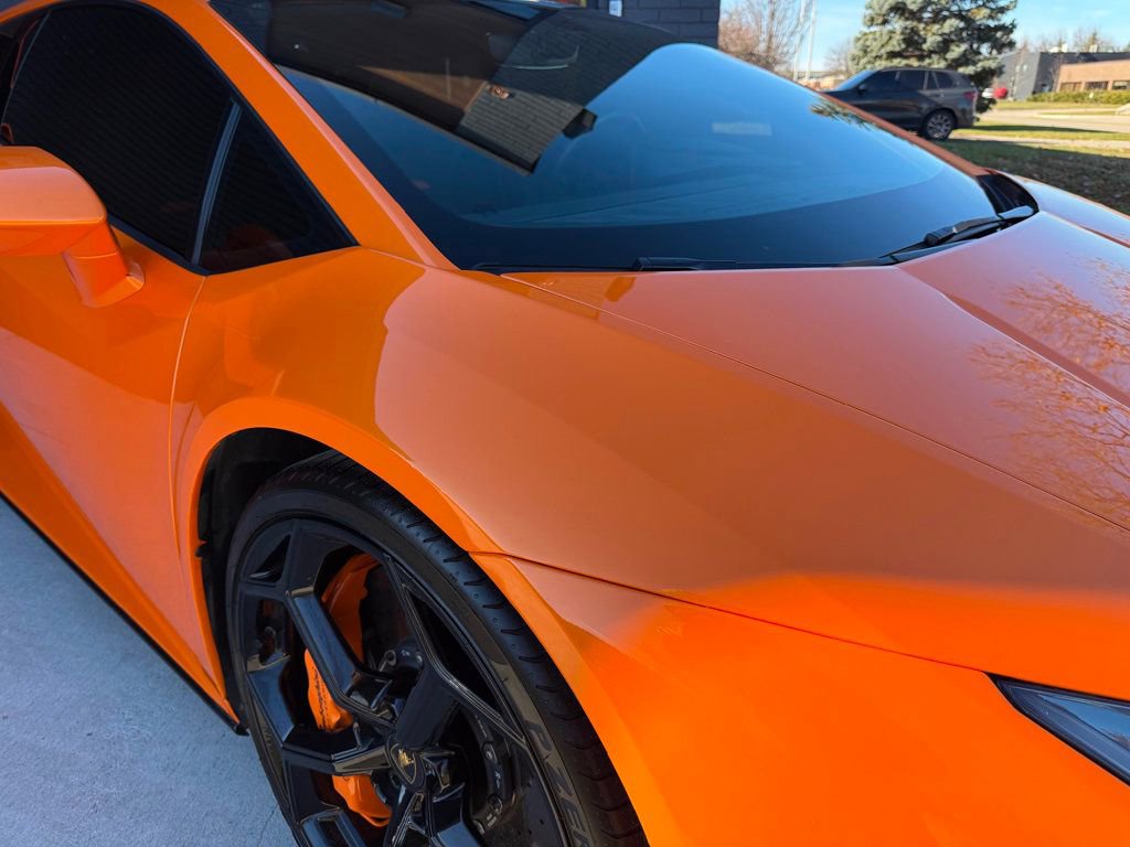 Used 2021 Lamborghini Huracan EVO image 3