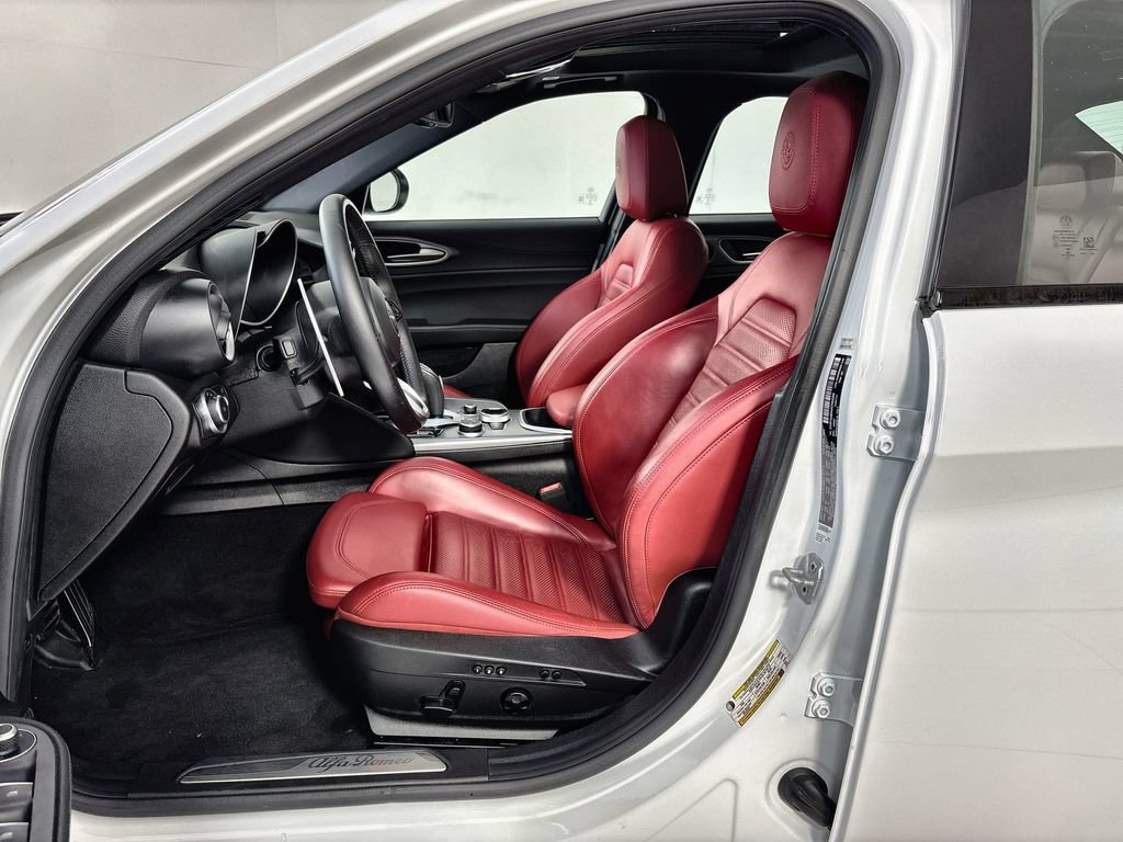 Used 2022 Alfa Romeo Giulia Veloce RWD image 13