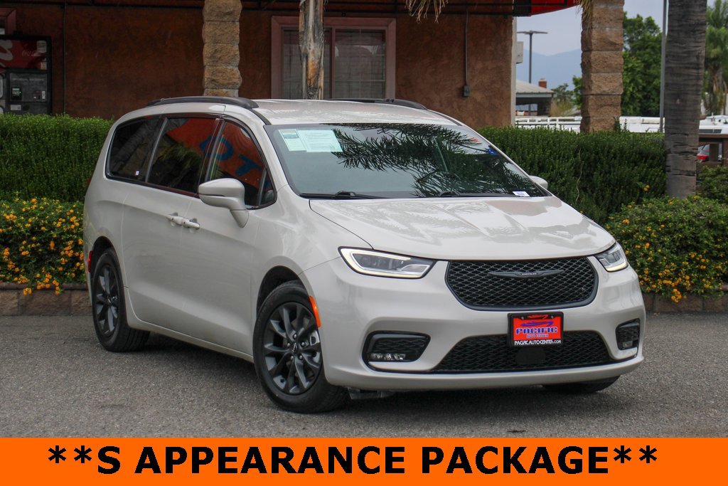 Used 2021 Chrysler Pacifica Touring w/ S Appearance Package image 2