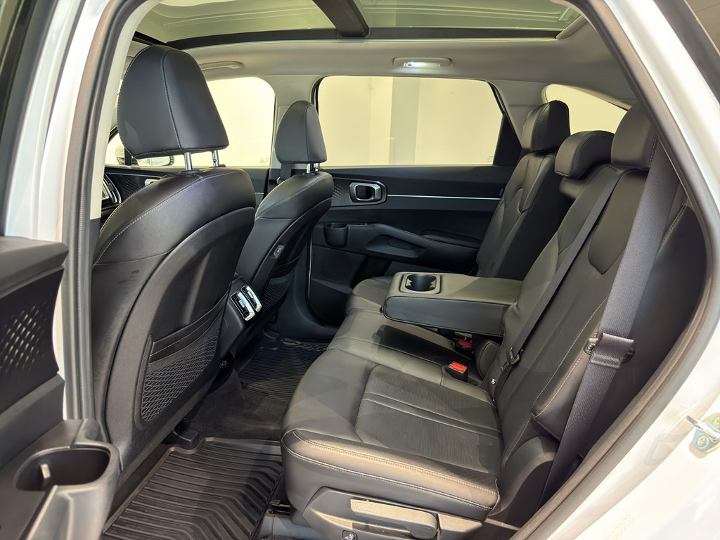 Used 2025 Kia Sorento S w/ Panoramic Sunroof Package FWD image 18