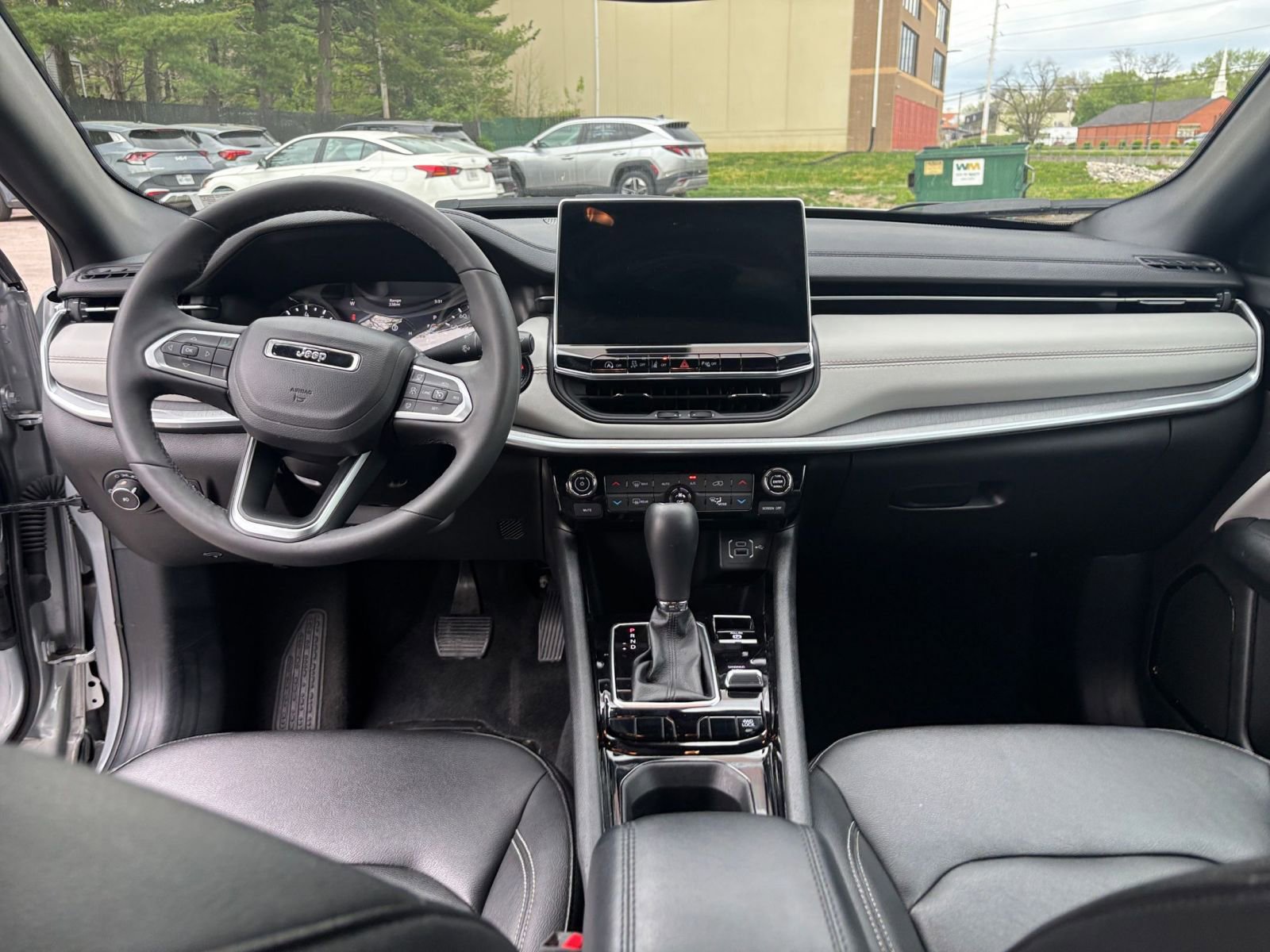 Used 2025 Jeep Compass Trailhawk image 31