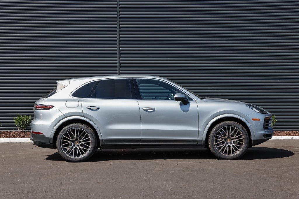 Used 2022 Porsche Cayenne Platinum Edition image 8