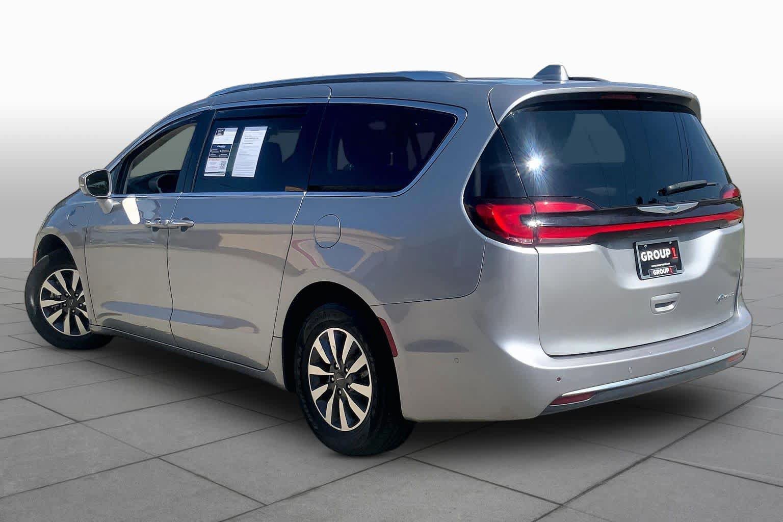 Used 2021 Chrysler Pacifica Touring-L FWD image 11