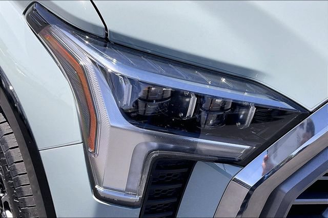 Used 2024 Toyota Tundra Platinum w/ TRD Off-Road Package AWD/4WD image 31