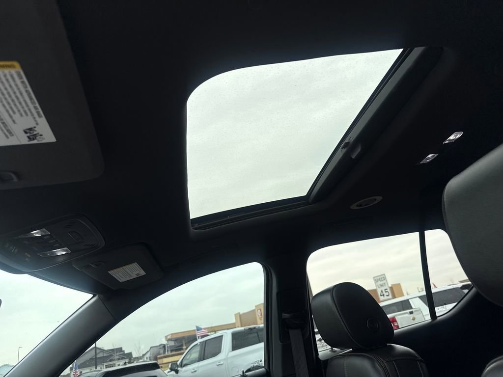 Used 2023 Chevrolet Traverse RS image 21