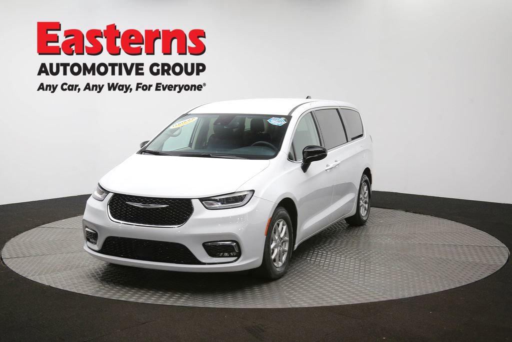 Used 2024 Chrysler Pacifica Touring-L image 53