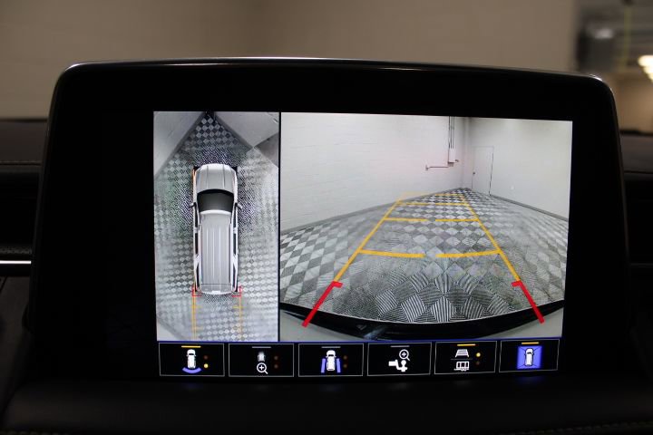 Used 2022 GMC Yukon SLT w/ SLT Premium Package image 5