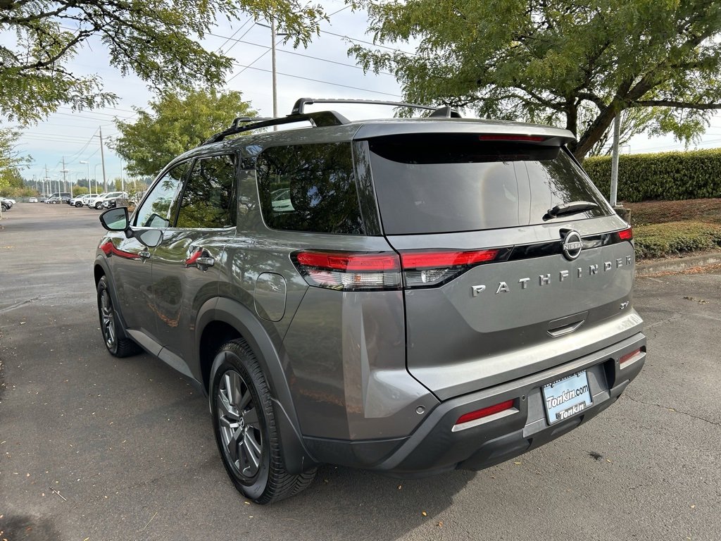 Used 2022 Nissan Pathfinder SV image 11