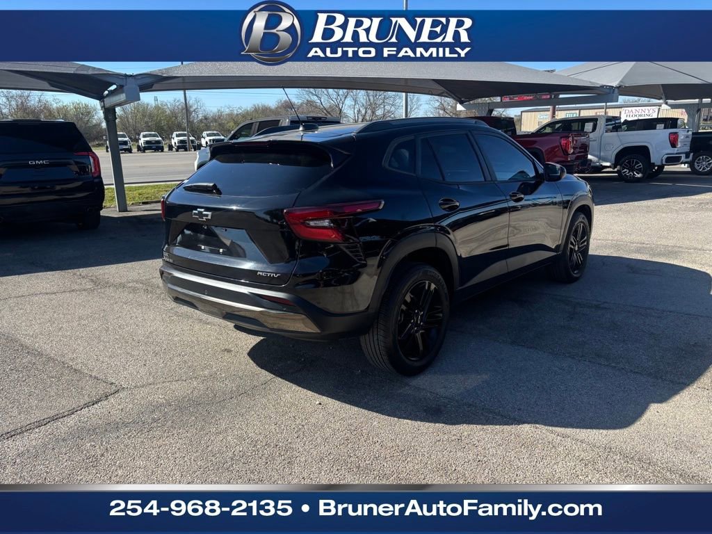 Used 2024 Chevrolet Trax ACTIV w/ Sunroof Package image 5