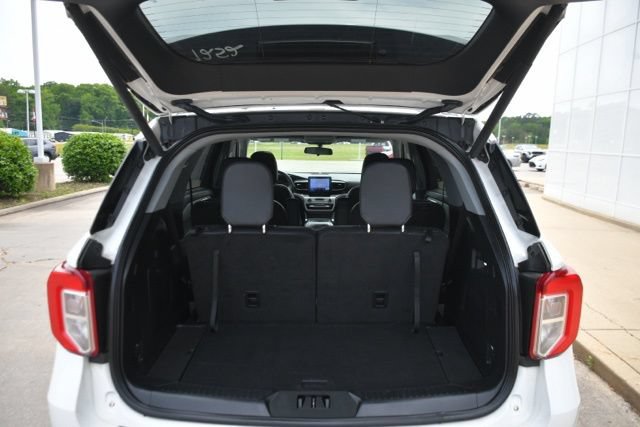 Used 2023 Ford Explorer XLT w/ Equipment Group 202A AWD/4WD image 9