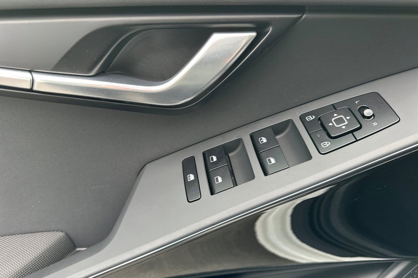 Certified 2024 Kia Niro Wind w/ Wind Preserve Package image 13