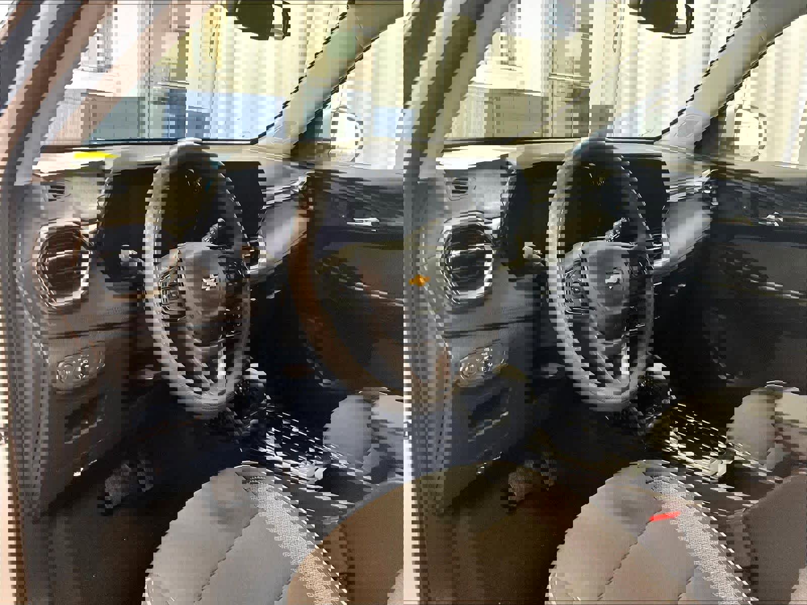 Used 2025 Chevrolet TrailBlazer LT AWD/4WD image 8