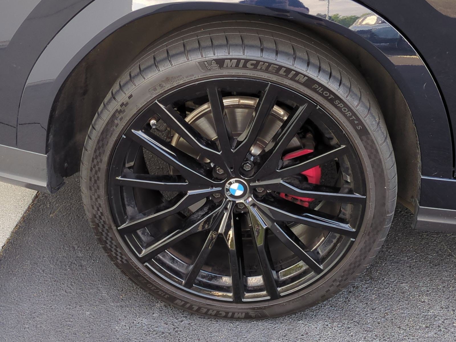 Used 2022 BMW X6 xDrive40i w/ M Sport Package image 12