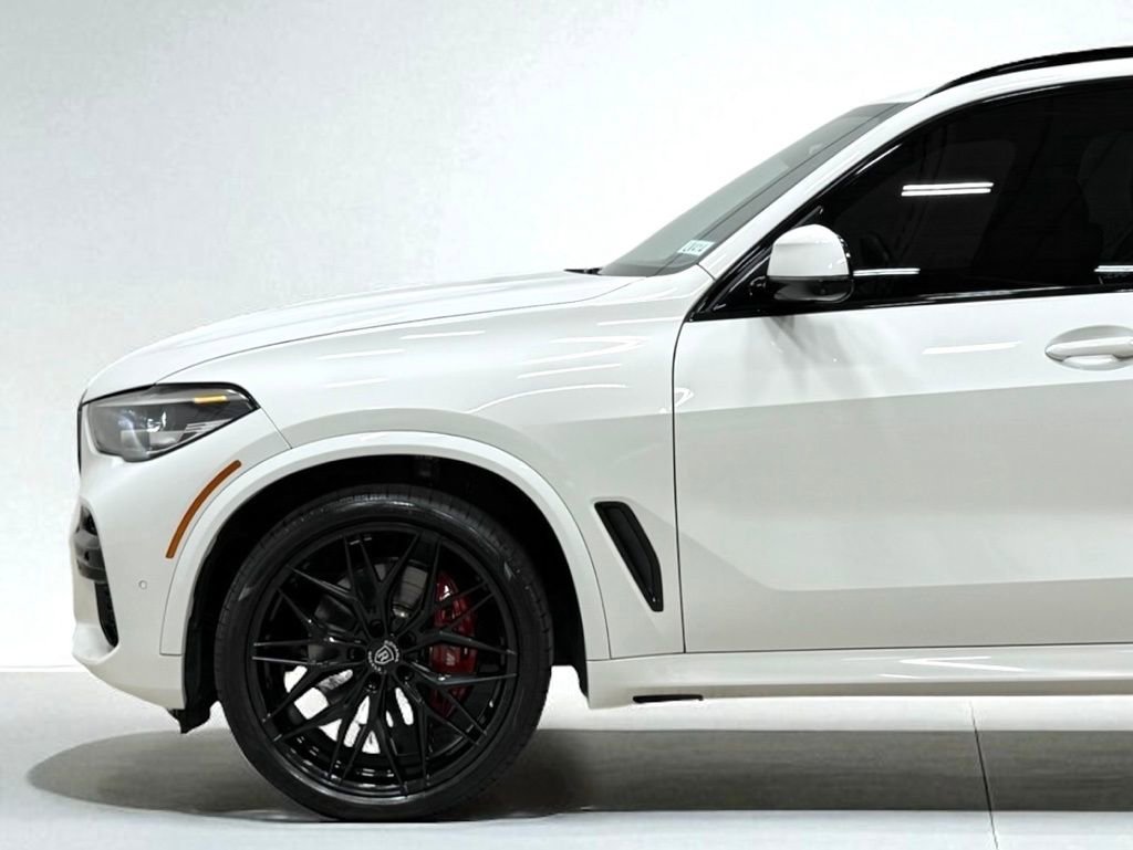 Used 2023 BMW X5 xDrive40i w/ M Sport Package image 3