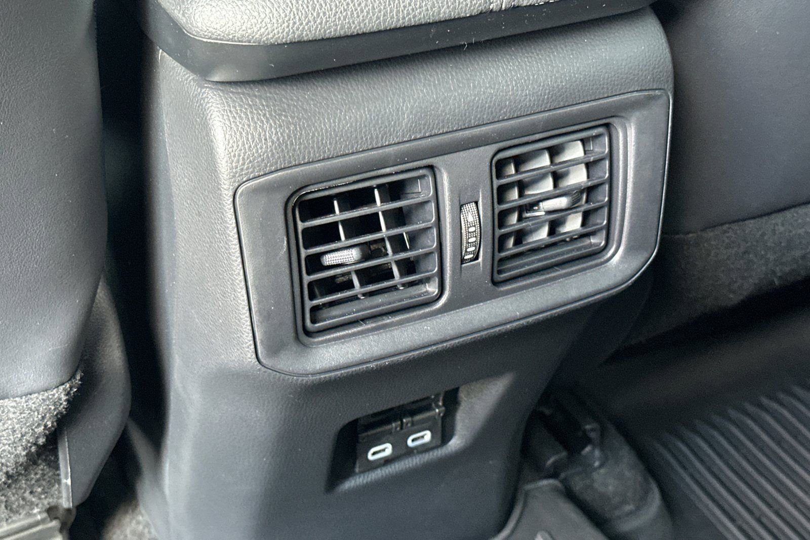 Used 2023 Toyota RAV4 XLE Premium image 16