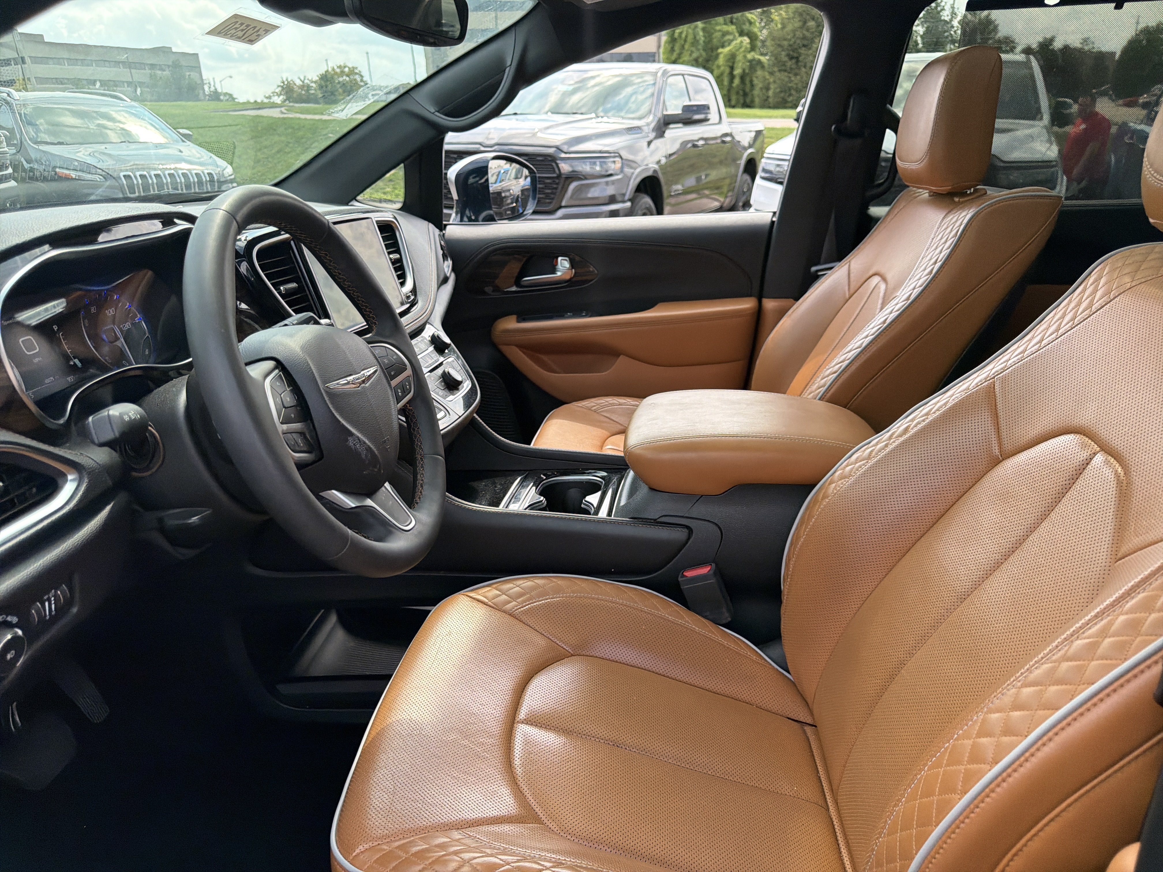 Used 2022 Chrysler Pacifica Pinnacle AWD/4WD image 17