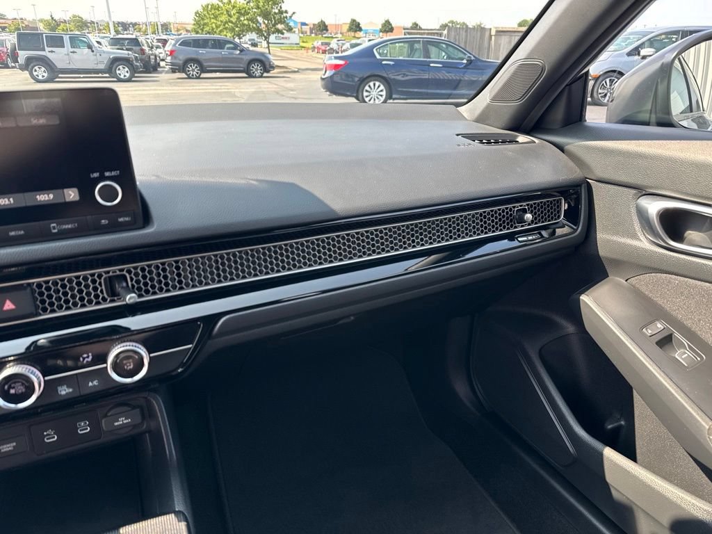 Used 2025 Honda Civic Sport image 25