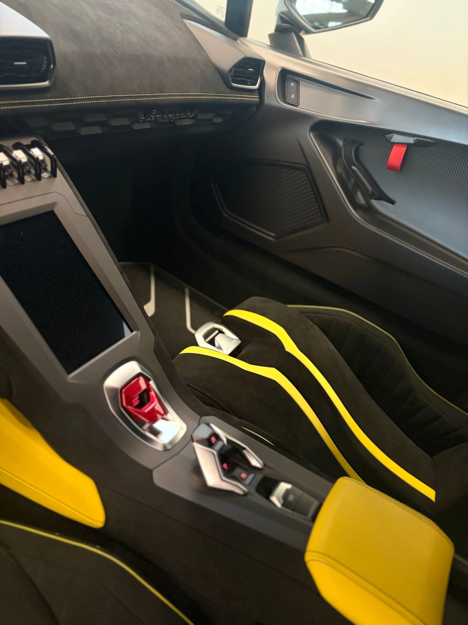 Used 2022 Lamborghini Huracan STO image 16