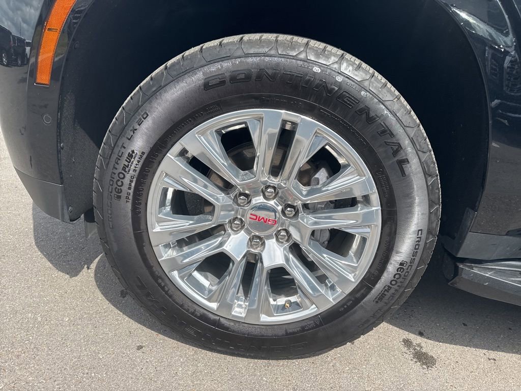 Used 2025 GMC Yukon XL Denali AWD/4WD image 32
