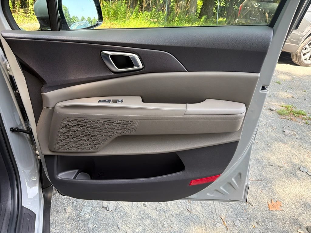 Used 2026 Kia Carnival EX FWD image 10