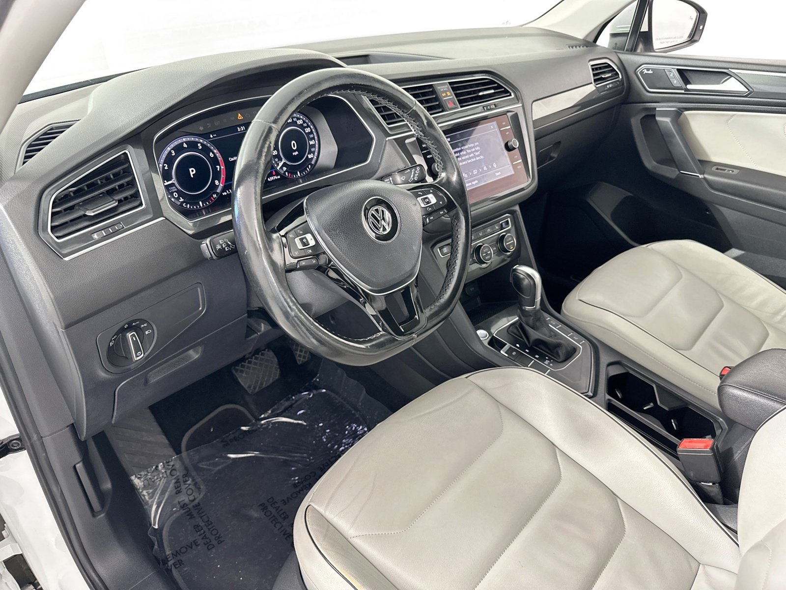 Used 2018 Volkswagen Tiguan SEL Premium FWD image 9