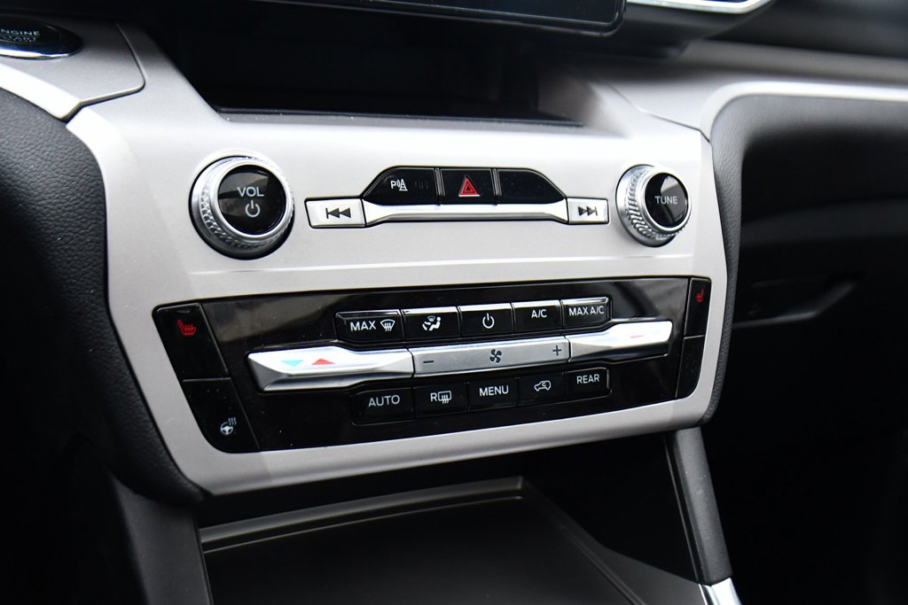 Used 2023 Ford Explorer XLT w/ Equipment Group 202A image 31