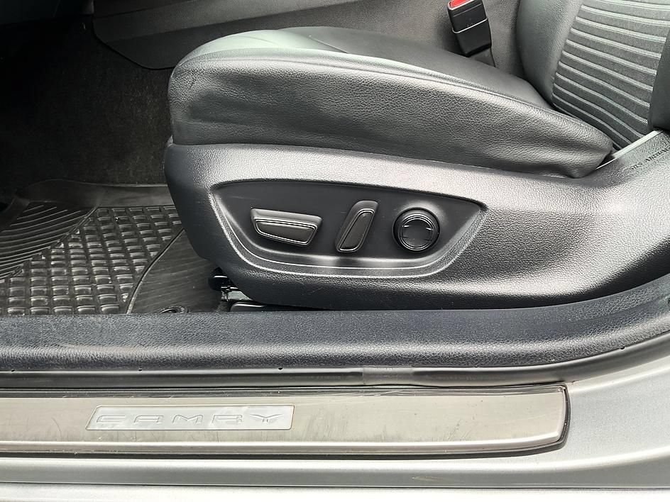 Used 2024 Toyota Camry SE FWD image 19