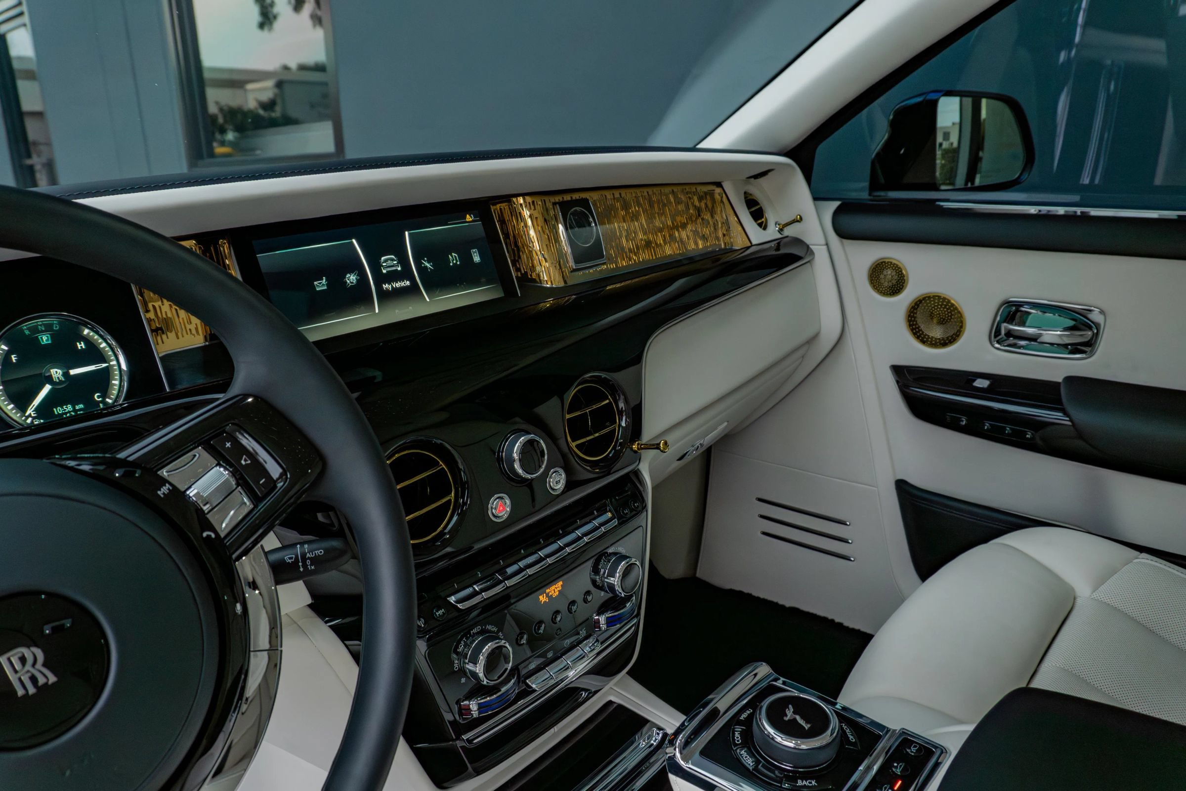 Used 2024 Rolls-Royce Phantom Sedan RWD image 52
