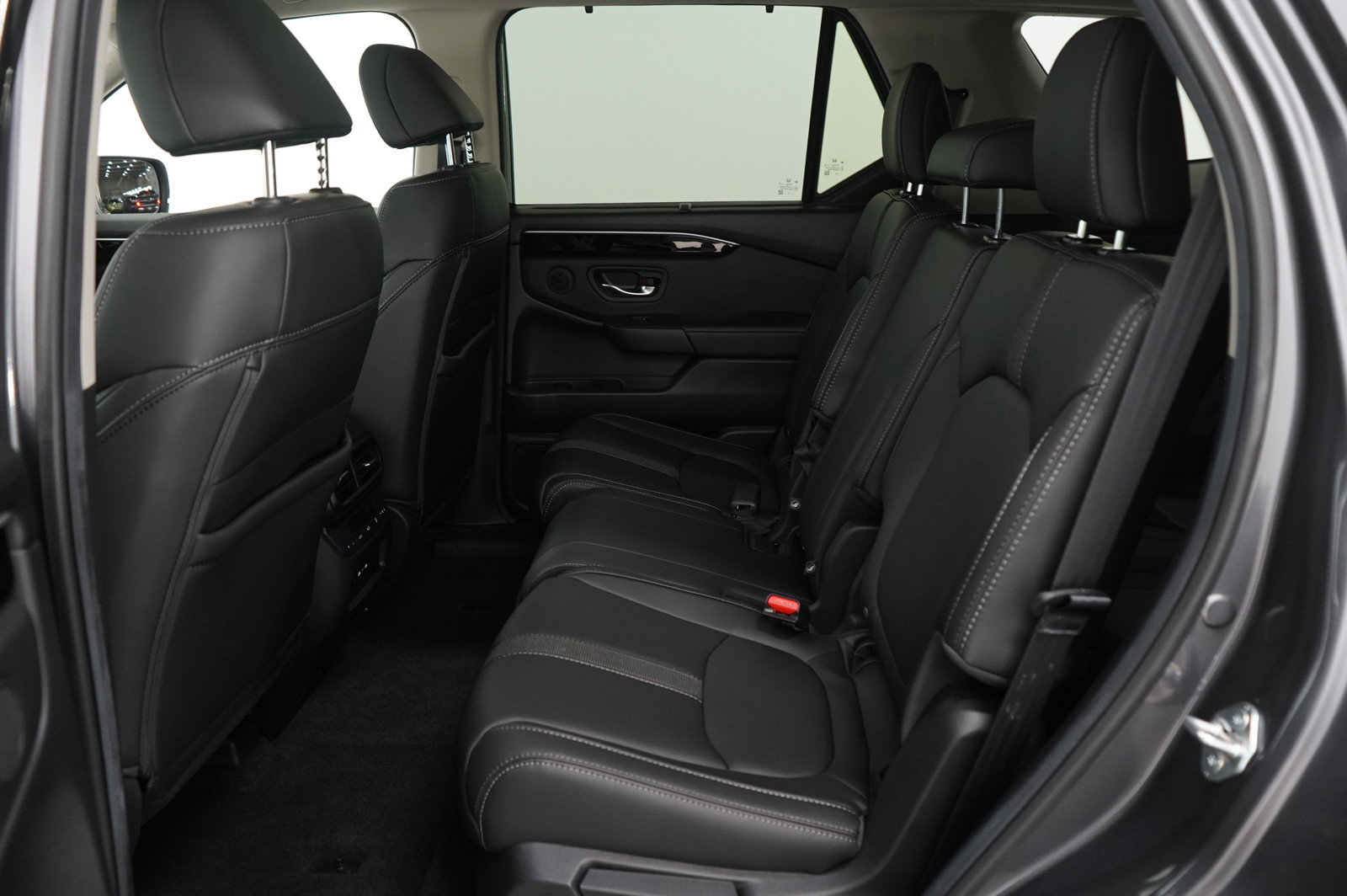 Used 2025 Honda Pilot Touring image 14