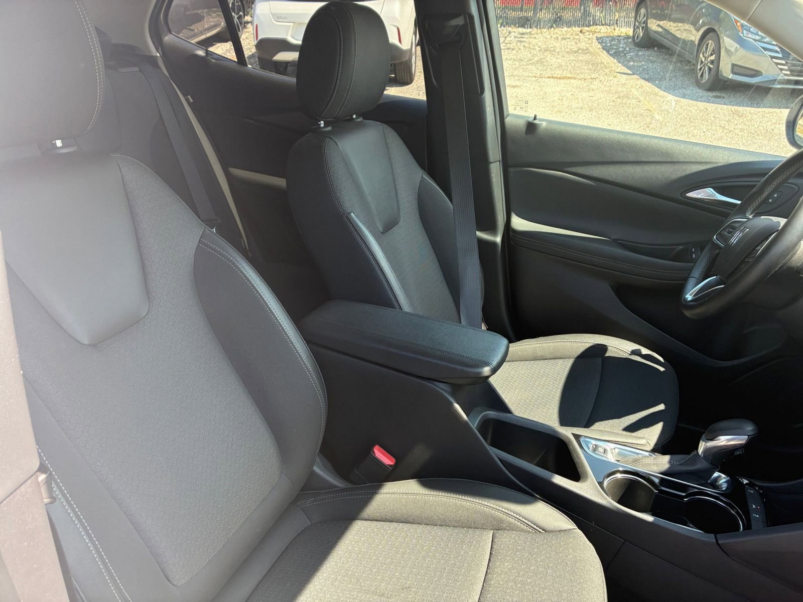 Used 2025 Buick Encore GX Preferred image 31