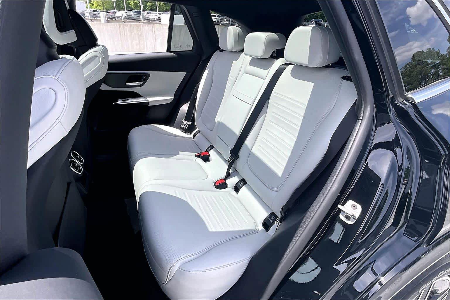 Used 2025 Mercedes-Benz GLC 350e 4MATIC image 21