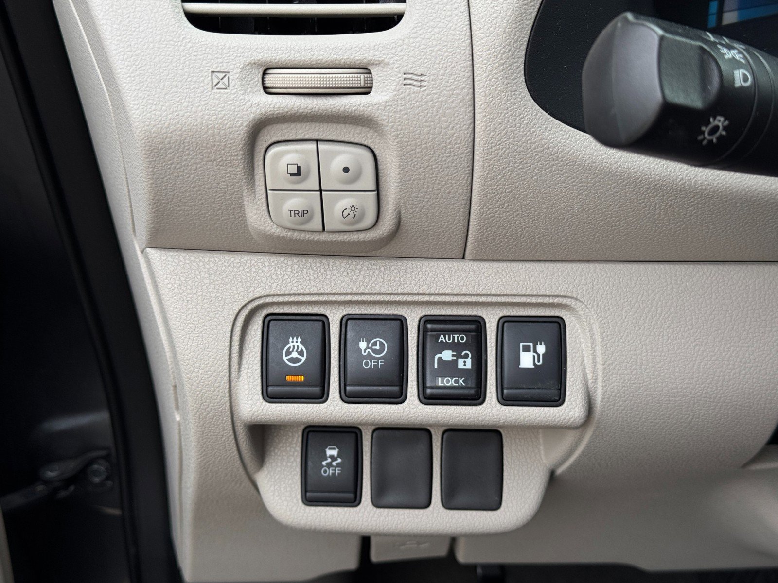 Used 2015 Nissan Leaf SV FWD image 16