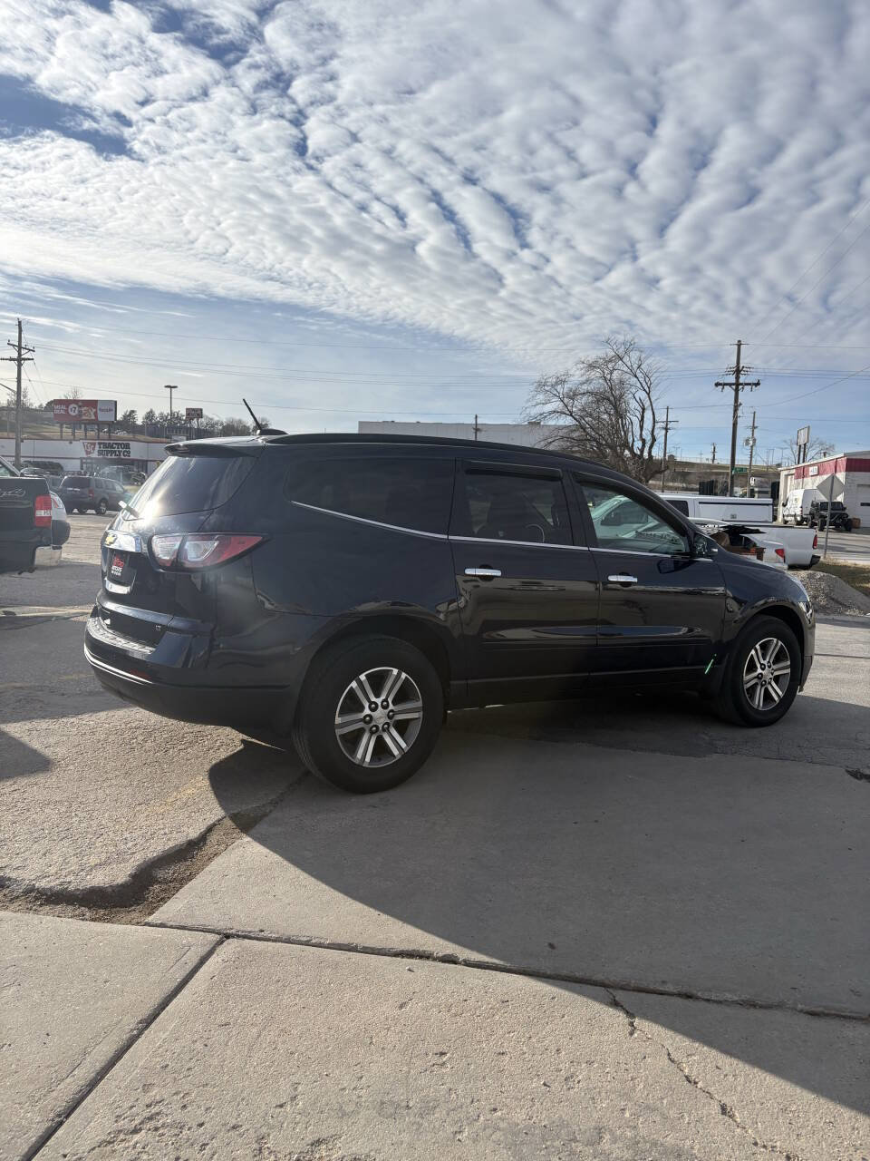 Used 2017 Chevrolet Traverse LT image 3