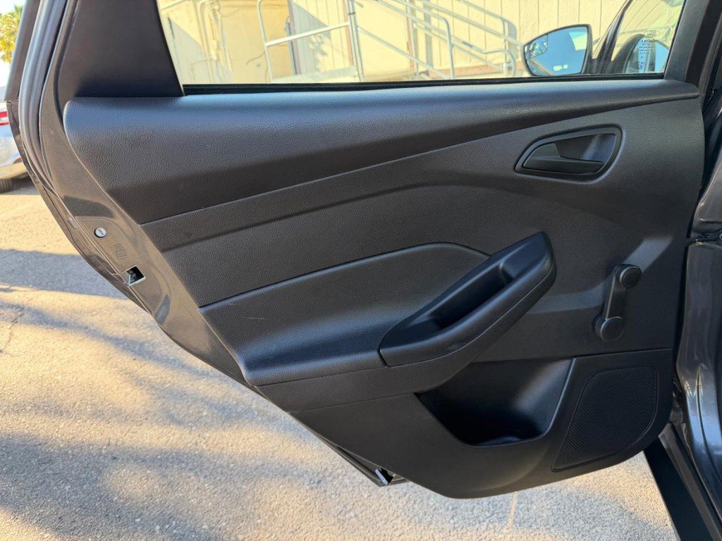 Used 2015 Ford Focus S image 33