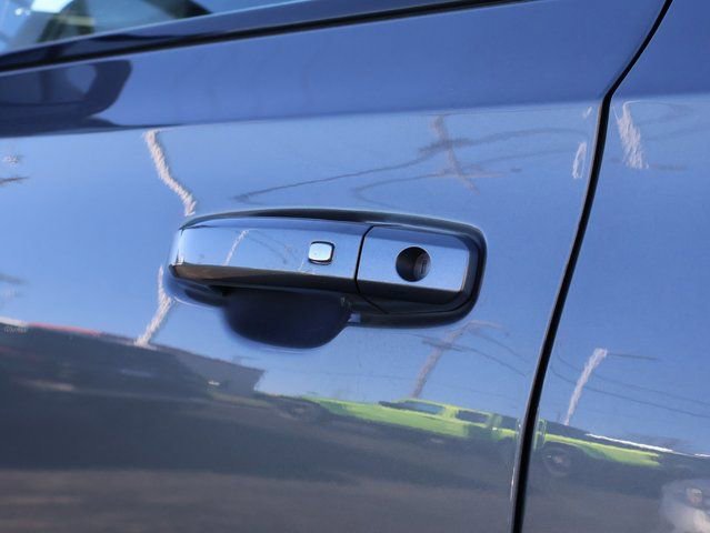 Used 2021 GMC Yukon AT4 w/ Technology Package image 26