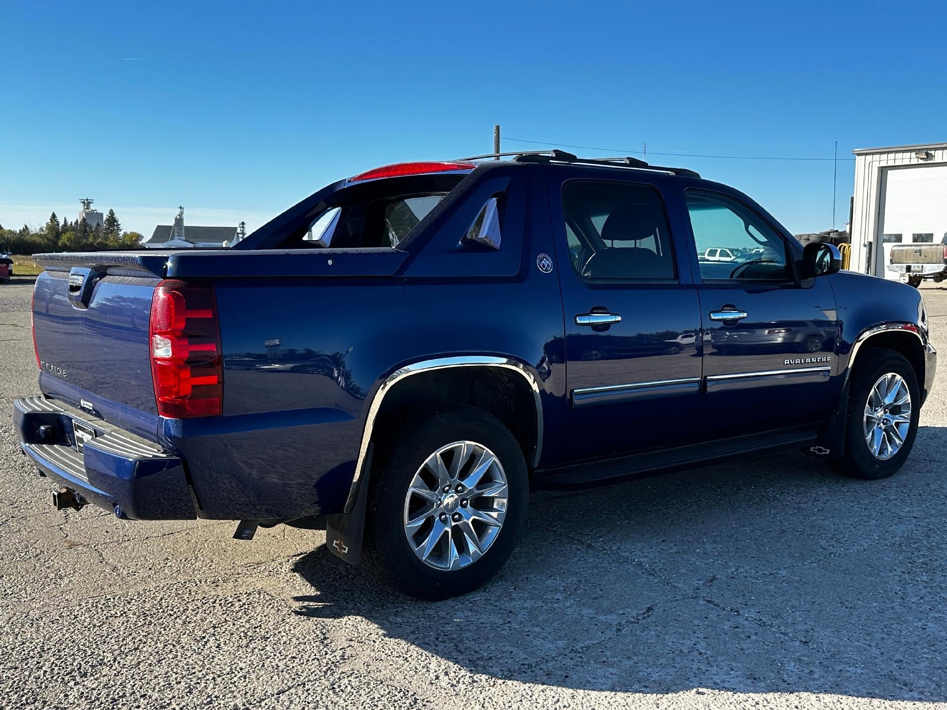 Used 2013 Chevrolet Avalanche LS AWD/4WD image 4