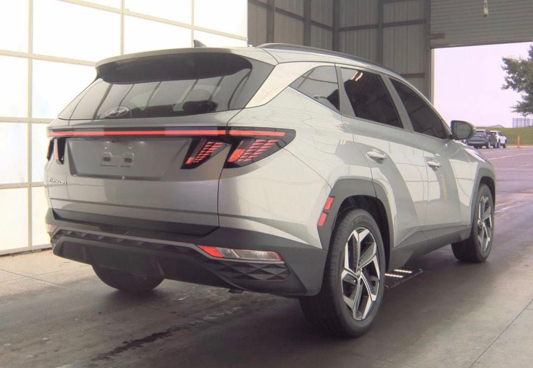 Used 2022 Hyundai Tucson SEL w/ Convenience + Premium Package FWD image 2