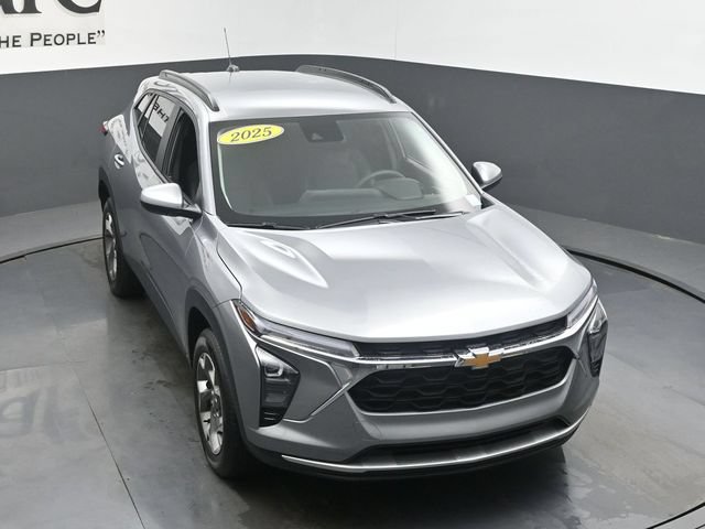 Used 2025 Chevrolet Trax LT FWD image 51