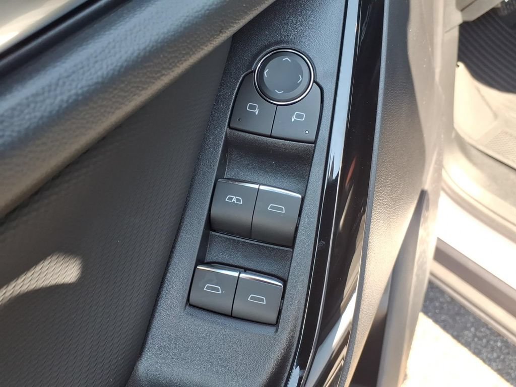 New 2027 Chevrolet Equinox RS w/ LPO, Floor Liner Package FWD image 9