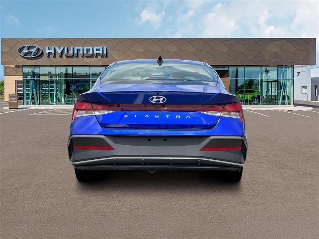 New 2025 Hyundai Elantra SE FWD image 6