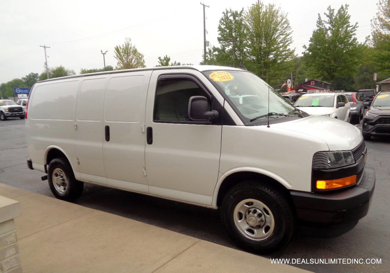 Used 2021 Chevrolet Express 2500 image 2