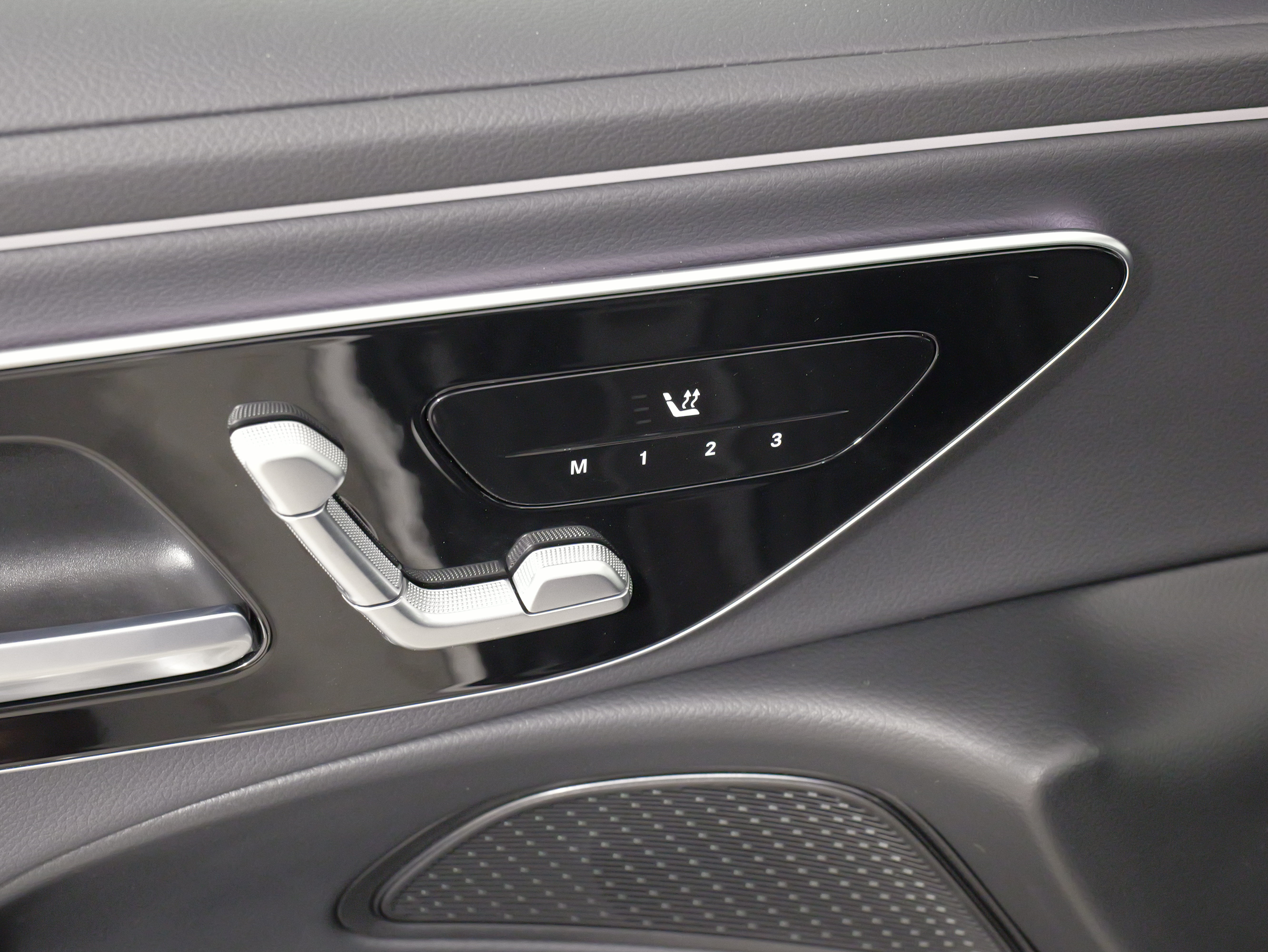 Used 2025 Mercedes-Benz E 350 4MATIC Sedan image 27