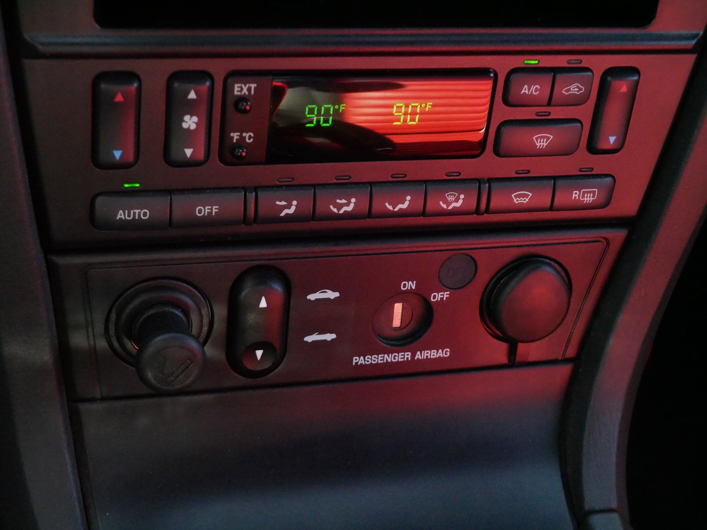 Used 2002 Ford Thunderbird image 22