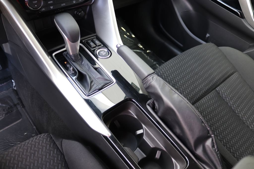 Used 2024 Mitsubishi Eclipse Cross LE image 9