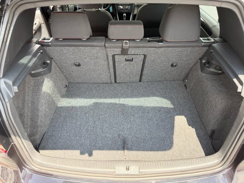 Used 2011 Volkswagen Golf 4-Door FWD image 7